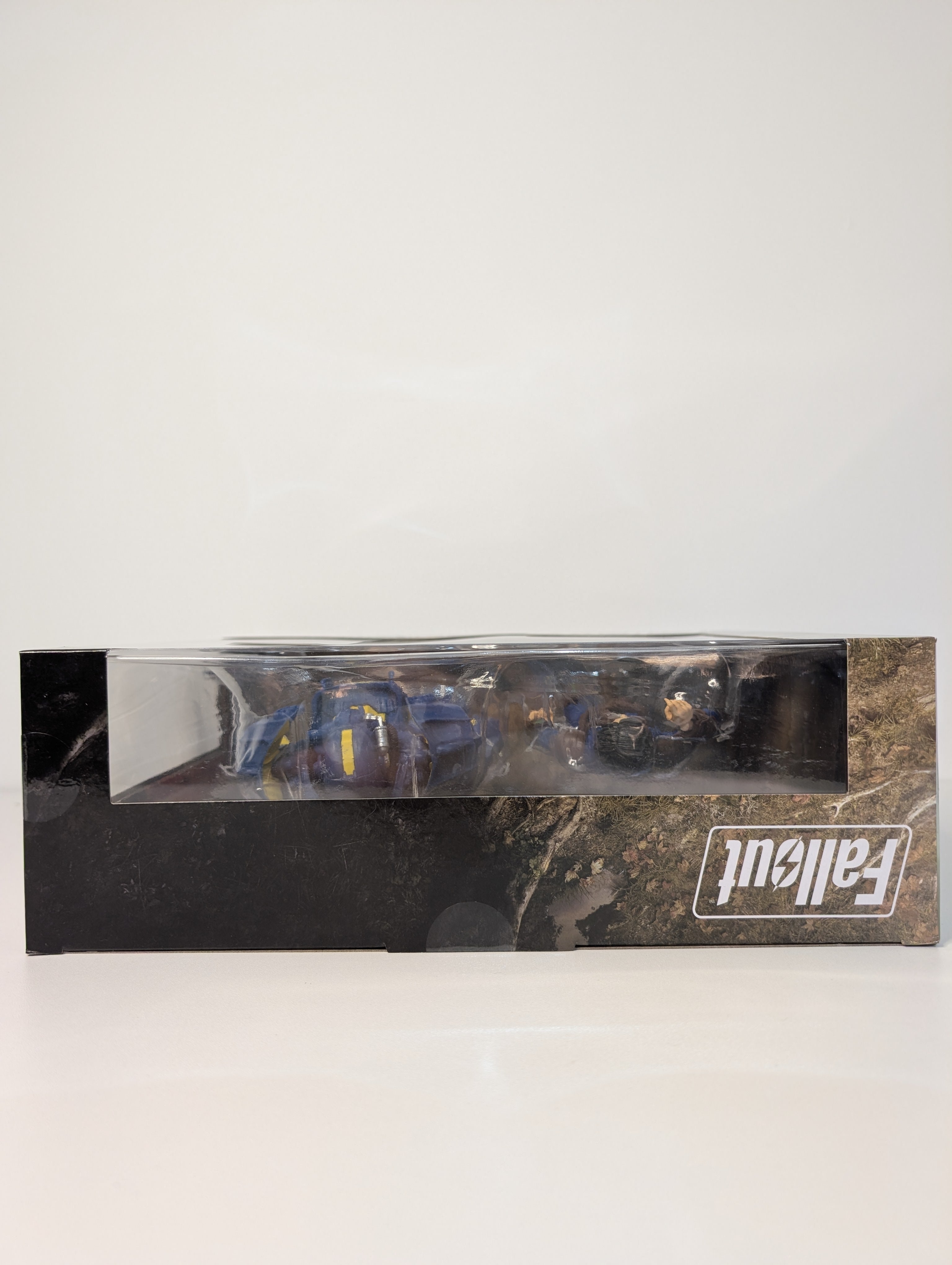 McFarlane Toys - fallout -  vault-tec T-60 and sole survivor